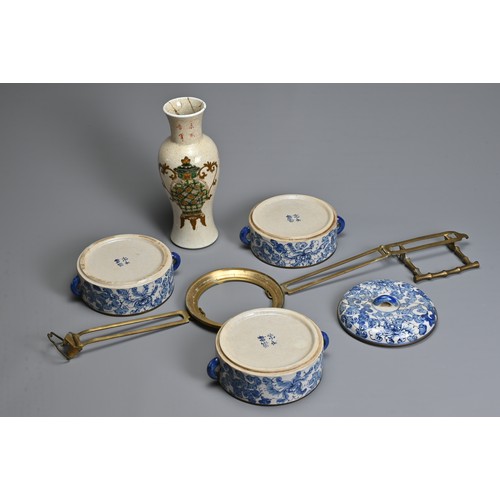 24 - TWO CHINESE PORCELAIN ITEMS, 20TH CENTURY. To include a blue and white porcelain tiffin box, floral ... 