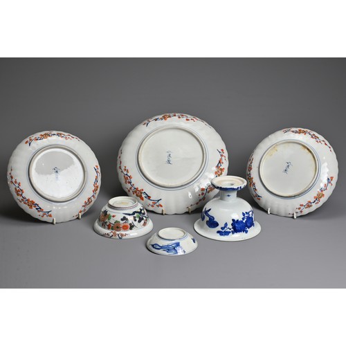 255 - SIX 19TH-20TH CENTURY JAPANESE PORCELAIN ITEMS, to include: A Set of three Fukagawa Imari porcelain ... 