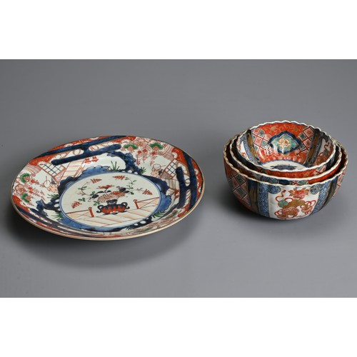 261 - FOUR 18TH-19TH CENTURY JAPANESE IMARI ITEMS WITH FLORAL DECORATIONS, to include: A set of three lobe... 