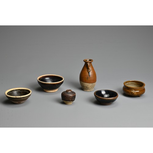 126 - A GROUP OF CHINESE BROWN GLAZED POTTERY ITEMS, SONG / YUAN DYNASTY. To include three tea bowls, two ... 