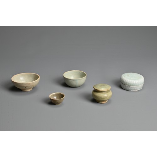 130 - A GROUP OF CHINESE QINGBAI WARE ITEMS, SONG DYNASTY (960–1279). To include a cosmetic box and cover;... 