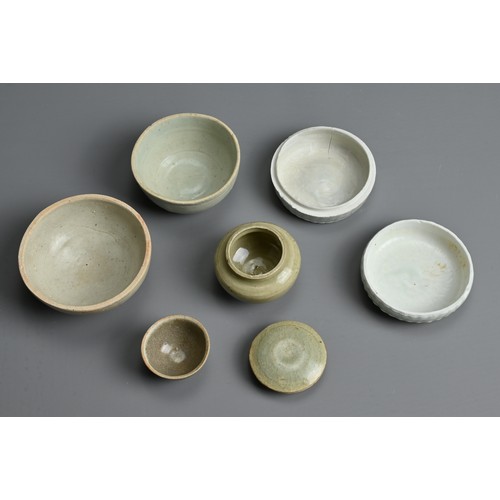 130 - A GROUP OF CHINESE QINGBAI WARE ITEMS, SONG DYNASTY (960–1279). To include a cosmetic box and cover;... 