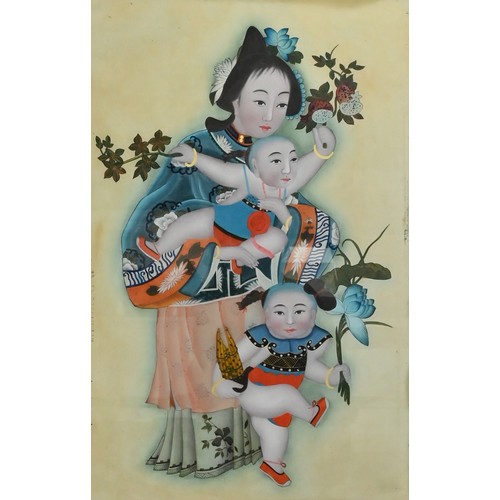 332 - A LARGE CHINESE REVERSE GLASS PAINTING, 19TH/20TH CENTURY. Delicately painted woman and two children... 