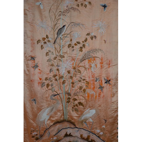 292 - A VERY LARGE CHINESE OR JAPANESE SILK EMBROIDERED WALL HANGING, 19/20TH CENTURY. Of complete rectang... 