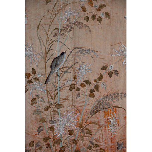 292 - A VERY LARGE CHINESE OR JAPANESE SILK EMBROIDERED WALL HANGING, 19/20TH CENTURY. Of complete rectang... 