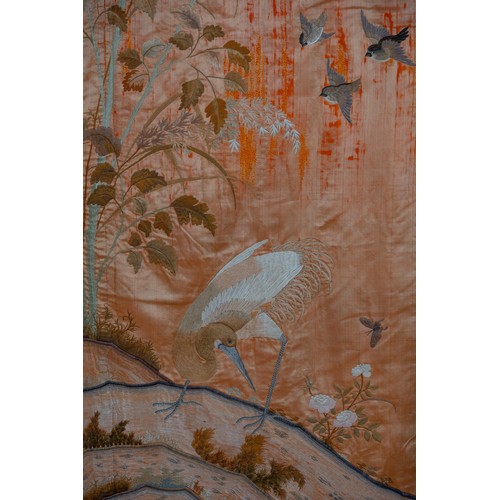 292 - A VERY LARGE CHINESE OR JAPANESE SILK EMBROIDERED WALL HANGING, 19/20TH CENTURY. Of complete rectang... 