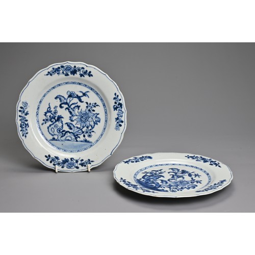 39 - A PAIR OF CHINESE BLUE AND WHITE PORCELAIN DISHES, 18TH CENTURY. Bracket lobed dishes decorated with... 