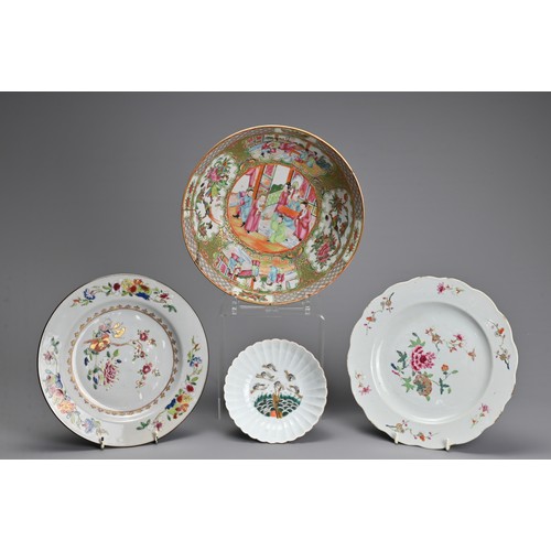 54 - FOUR CHINESE PORCELAIN ITEMS, 18TH CENTURY AND LATER. To include a 19/20th century famille rose porc... 