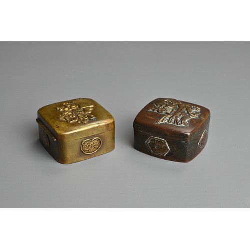 244 - TWO JAPANESE MEIJI PERIOD (1868-1912) SMALL BRONZE SNUFF-BOXES. Each of square form, the first decor... 