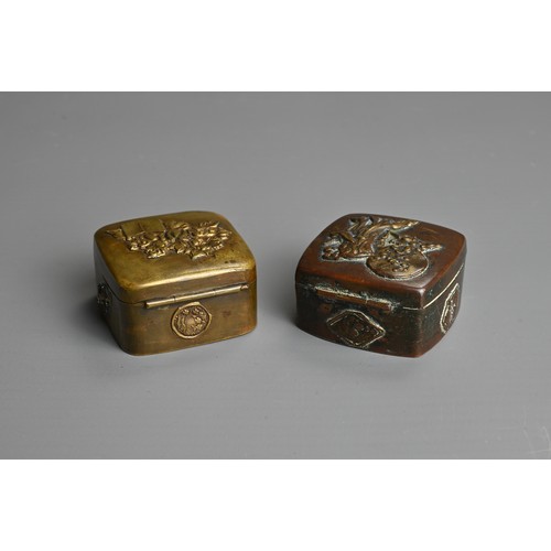 244 - TWO JAPANESE MEIJI PERIOD (1868-1912) SMALL BRONZE SNUFF-BOXES. Each of square form, the first decor... 