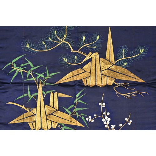 253 - A JAPANESE FUKUSA DEPICTING A PAIR OF ORIGAMI CRANES, EARLY MEIJI PERIOD (1868-1912). Of rectangular... 