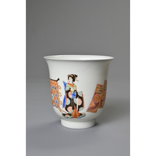 263 - TWO JAPANESE PORCELAIN ITEMS, MEIJI PERIOD. To include a fine enamelled beaker decorated with samura... 