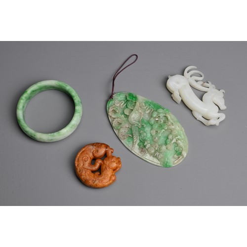 277 - A GROUP OF CHINESE CARVED JADE ITEMS. To include an oval form pedant decorated in relief featuring a... 