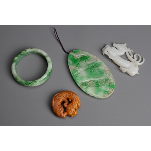 277 - A GROUP OF CHINESE CARVED JADE ITEMS. To include an oval form pedant decorated in relief featuring a... 