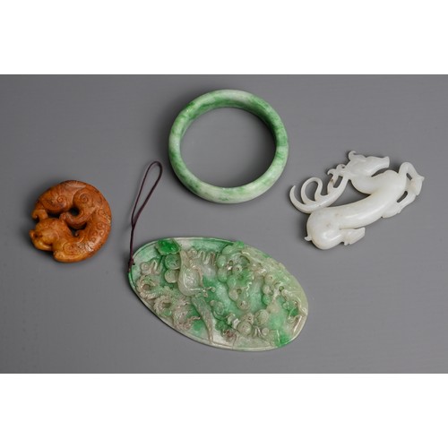 277 - A GROUP OF CHINESE CARVED JADE ITEMS. To include an oval form pedant decorated in relief featuring a... 