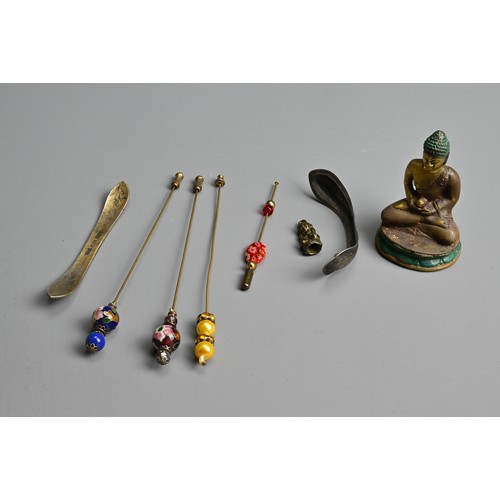 280 - A MIXED LOT OF STONE AND METAL WARE ITMES. To include a turquoise bead necklace with coloured stone ... 