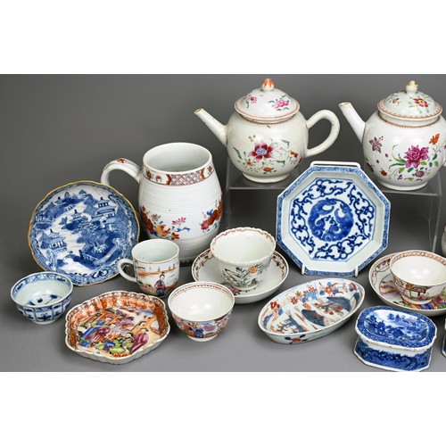 7 - A QUANTITY OF CHINESE EXPORT PORCELAIN ITEMS, 18TH CENTURY. Famille rose and blue and white porcelai... 