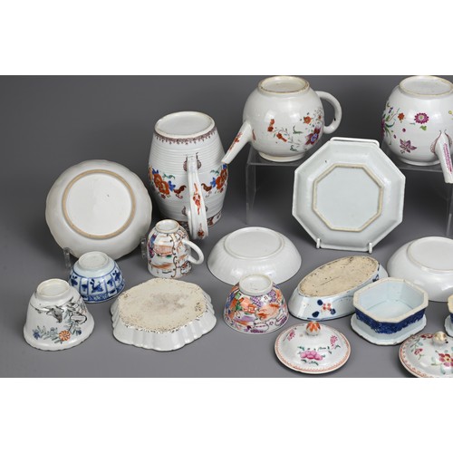 7 - A QUANTITY OF CHINESE EXPORT PORCELAIN ITEMS, 18TH CENTURY. Famille rose and blue and white porcelai... 