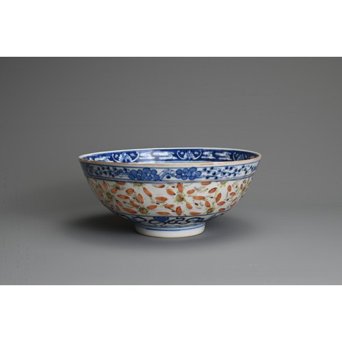 8 - A CHINESE BLUE AND WHITE AND ENAMELLED PORCELAIN RICE GRAIN PATTERN BOWL, GUANGXU PERIOD. Decorated ... 