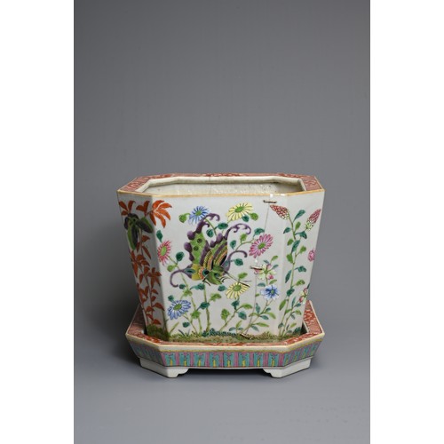 19 - A CHINESE FAMILLE ROSE OCTAGONAL PORCELAIN JARDINIERE AND TRAY, CIRCA 1900. The planter on four feet... 