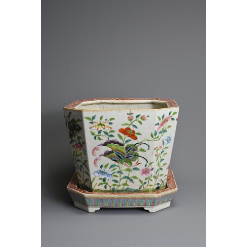 19 - A CHINESE FAMILLE ROSE OCTAGONAL PORCELAIN JARDINIERE AND TRAY, CIRCA 1900. The planter on four feet... 