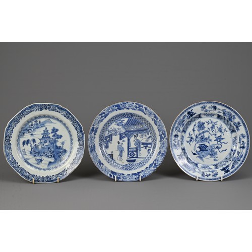 27 - A GROUP OF CHINESE PORCELAIN ITEMS, 18/19TH CENTURY. To include a green enamelled tankard, Qianlong ... 