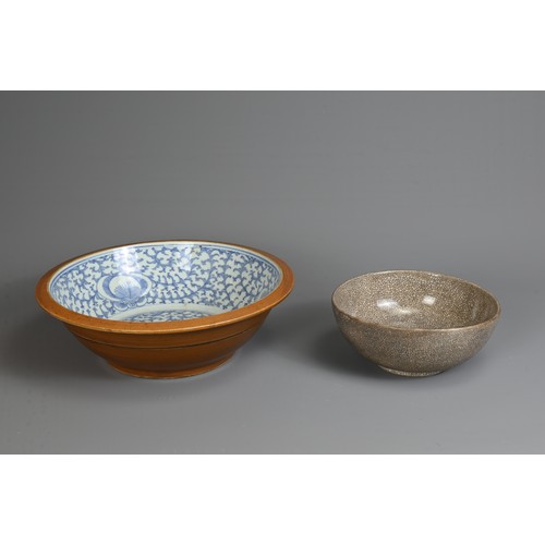 32 - TWO CHINESE PORCELAIN BOWLS, 19TH CENTURY. To include a Batavian ware basin, decorated with scrollin... 