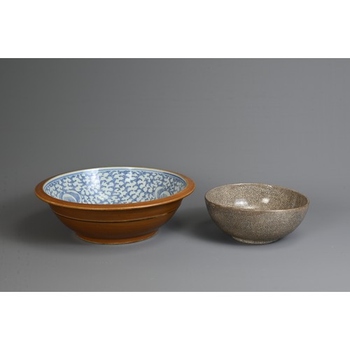 32 - TWO CHINESE PORCELAIN BOWLS, 19TH CENTURY. To include a Batavian ware basin, decorated with scrollin... 