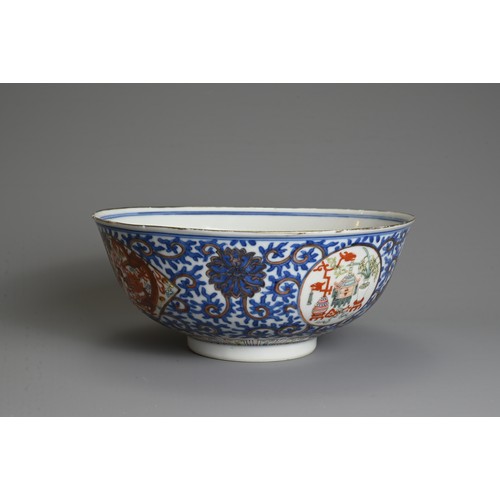 40 - A CHINESE BLUE AND WHITE AND ENAMEL DECORATED PORCELAIN BOWL, LATE QING DYNASTY. Decorated with fan ... 