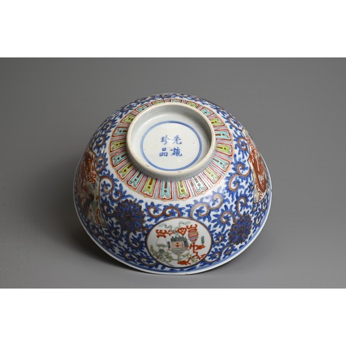 40 - A CHINESE BLUE AND WHITE AND ENAMEL DECORATED PORCELAIN BOWL, LATE QING DYNASTY. Decorated with fan ... 