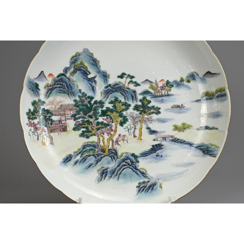 42 - A CHINESE FAMILLE ROSE PORCELAIN DISH, EARLY 20TH CENTURY. Shallow dish with lobed sides and gilt ri... 