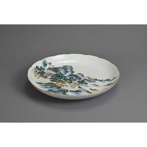 42 - A CHINESE FAMILLE ROSE PORCELAIN DISH, EARLY 20TH CENTURY. Shallow dish with lobed sides and gilt ri... 