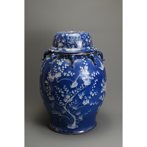 61 - A LARGE CHINESE BLUE AND WHITE PORCELAIN JAR AND COVERS, 19/20TH CENTURY. White enamel on a blue gro... 