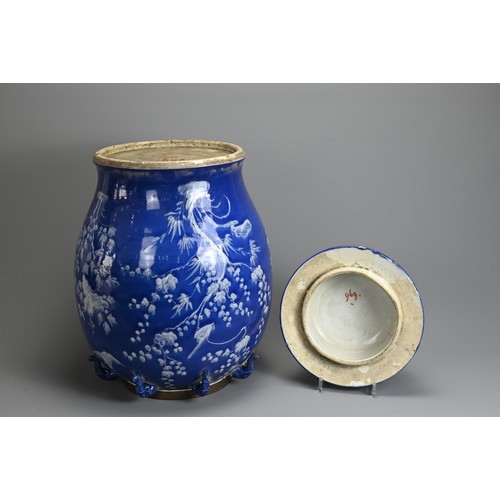 61 - A LARGE CHINESE BLUE AND WHITE PORCELAIN JAR AND COVERS, 19/20TH CENTURY. White enamel on a blue gro... 