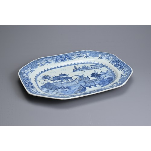 21 - A CHINESE BLUE AND WHITE EXPORT PORCELAIN PLATTER, 18TH CENTURY. Of octagonal form decorated with fi... 