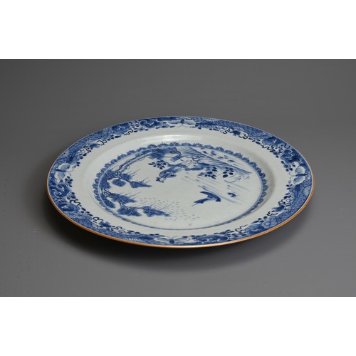 59 - A LARGE CHINESE BLUE AND WHITE EXPORT PORCELAIN PLATE, 18TH CENTURY. Decorated with figure of a man ... 