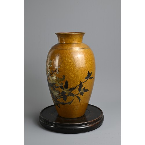 310 - AN EARLY 20TH CENTURY JAPANESE PATINATED BRONZE OVIFORM VASE ON A TURNED WOODEN STAND. The vase inla... 