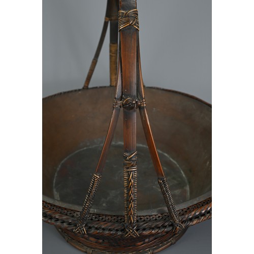 285 - A FINE EARLY 20TH CENTURY JAPANESE BAMBOO FRUIT BASKET (MORIKAGO) WITH COPPER LINER.  Of flared circ... 