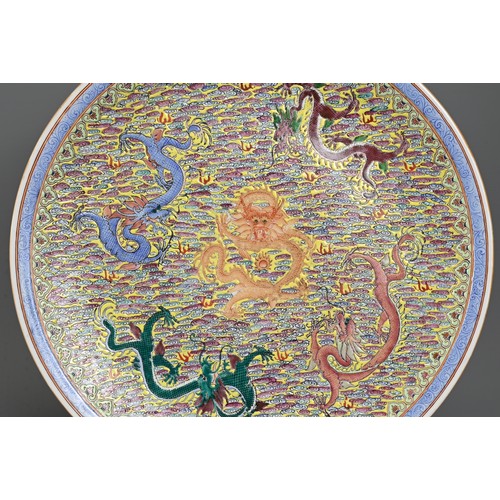 51 - A LARGE CHINESE FAMILLE ROSE ENAMEL DRAGON CHARGER, EARLY 20TH CENTURY. Featuring five dragons on a ... 