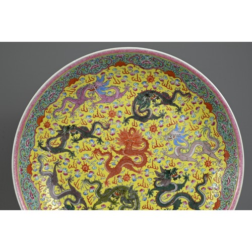 57 - A LARGE CHINESE FAMILLE ROSE ENAMELLED PORCELAIN DISH, EARLY 20TH CENTURY. Decorated to the interior... 