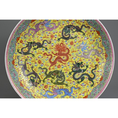 57 - A LARGE CHINESE FAMILLE ROSE ENAMELLED PORCELAIN DISH, EARLY 20TH CENTURY. Decorated to the interior... 