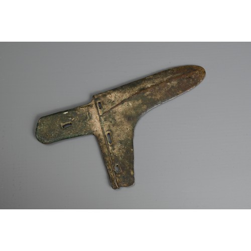 209 - A CHINESE ARCHAIC BRONZE CEREMONIAL DAGGER, GE, WARRING STATES PERIOD (476-221BC). With four pierced... 