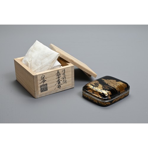 291 - A CONTEMPORARY JAPANESE BLACK AND GOLD LACQUER INCENSE CASE BY SOTON NAKAMURA. Decorated with a land... 