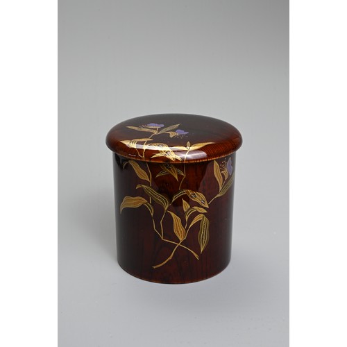 296 - A CONTEMPORARY JAPANESE LACQUER CYLINDRICAL TEA CADDY AND COVER. Decorated in kinrinji-style maki-e ... 