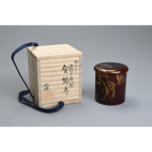 296 - A CONTEMPORARY JAPANESE LACQUER CYLINDRICAL TEA CADDY AND COVER. Decorated in kinrinji-style maki-e ... 