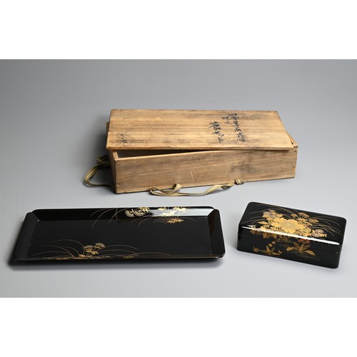 293 - AN EARLY 20TH CENTURY JAPANESE LACQUER RECTANGULAR BOX AND TRAY BY HEIAN ZOHIKO. Decorated with the ... 