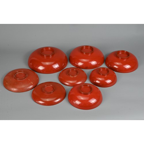 287 - A GROUP OF EIGHT 20TH CENTURY JAPANESE RED LACQUER SAKE CUPS IN SIZES. Decorated in gold maki-e on a... 