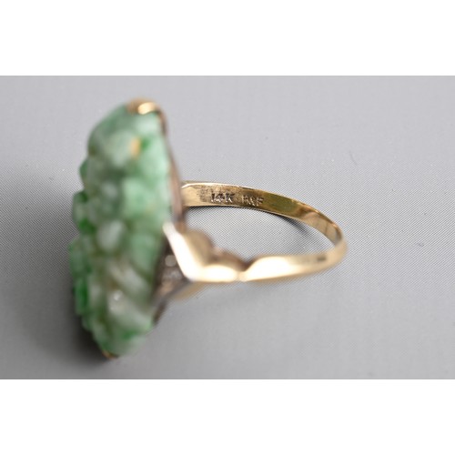 119 - A GROUP OF CHINESE JADE JADEITE JEWELLERY ITEMS, EARLY 20TH CENTURY. To include a graduating circula... 