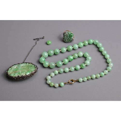 119 - A GROUP OF CHINESE JADE JADEITE JEWELLERY ITEMS, EARLY 20TH CENTURY. To include a graduating circula... 