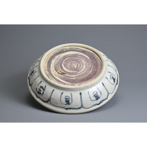 174 - A VIETNAMESE BLUE AND WHITE PORCELAIN DISH, 15TH CENTURY. A nicely decorated example with an attract... 